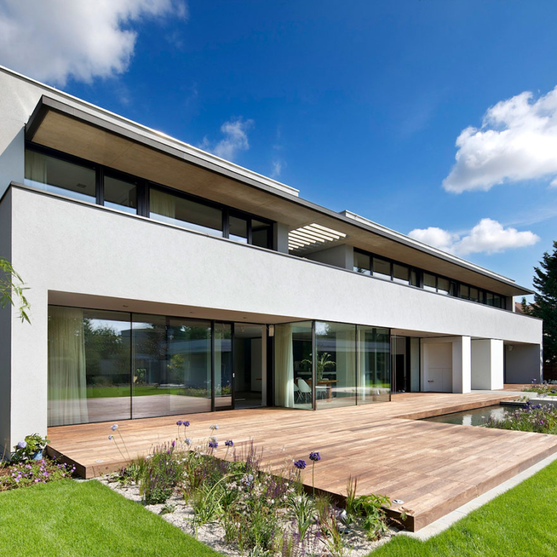 Stylish villa with city views